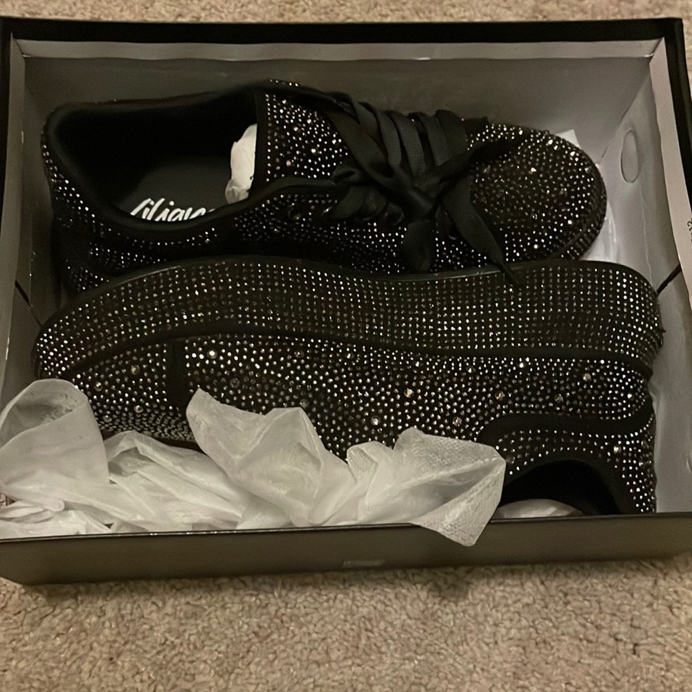 Sparkling tennis shoes